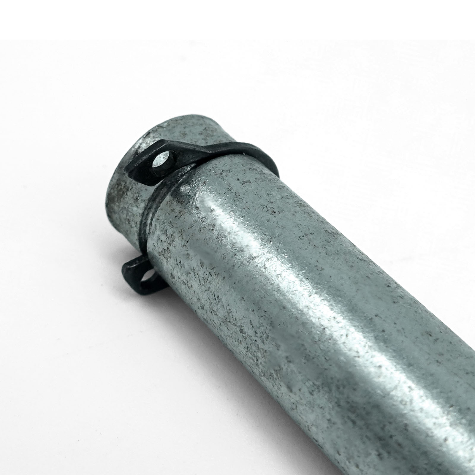 BT100 - Axle for rear swing arm